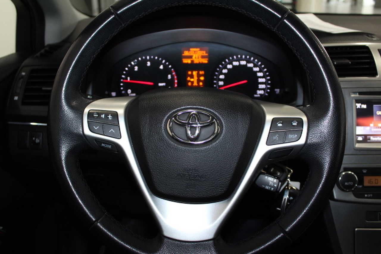 Foto Toyota Avensis 14